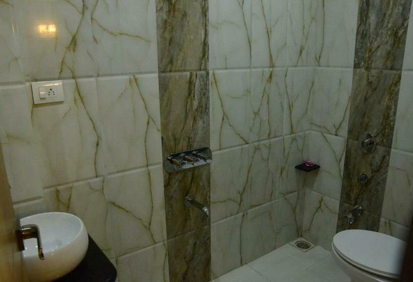 Номер Deluxe, Sach Regency