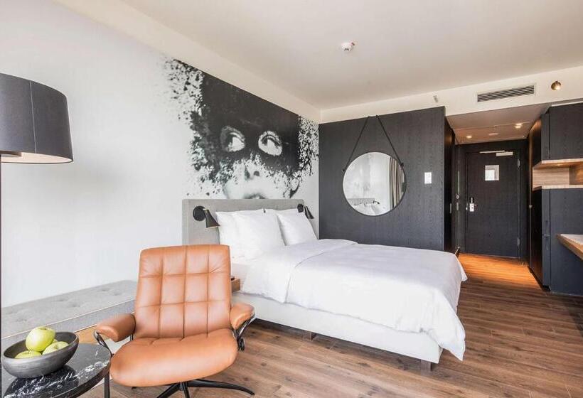 سوئیت جونیور با چشم‌انداز باغ, Radisson Blu Hotel Köln