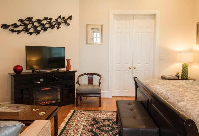 Люкс Повышенной Комфортности, Loudoun Valley Manor B&b
