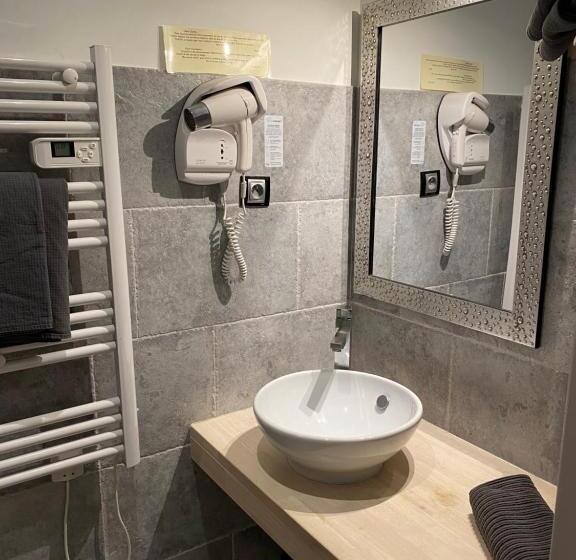 Номер Стандарт Трехместный, La Glycine Hotel Et Spa