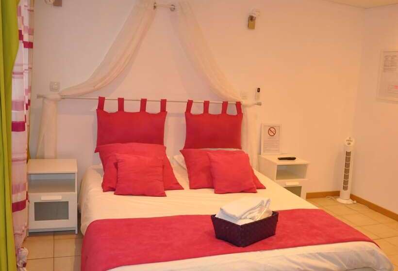 Номер Комфорт, Hôtel Les Mimosas