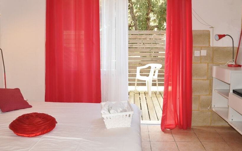 Студия Стандарт, Hôtel Les Mimosas
