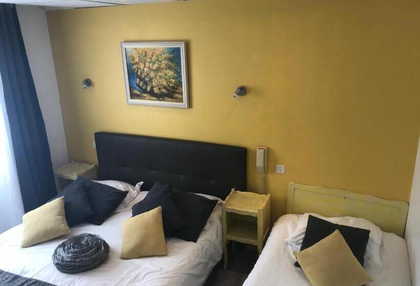 Номер Стандарт Трехместный, Hôtel Les Mimosas