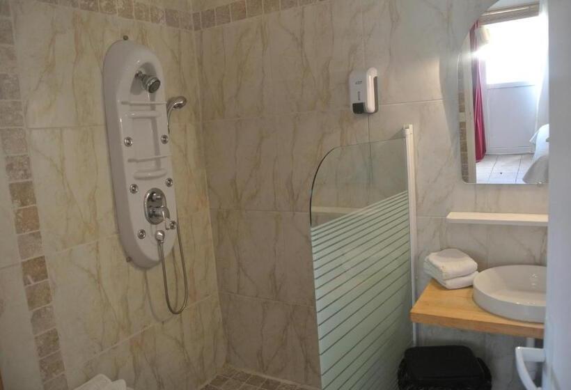 Студия Стандарт, Hôtel Les Mimosas