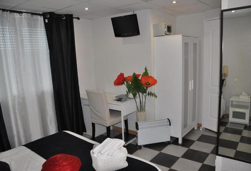 Номер Комфорт, Hôtel Les Mimosas