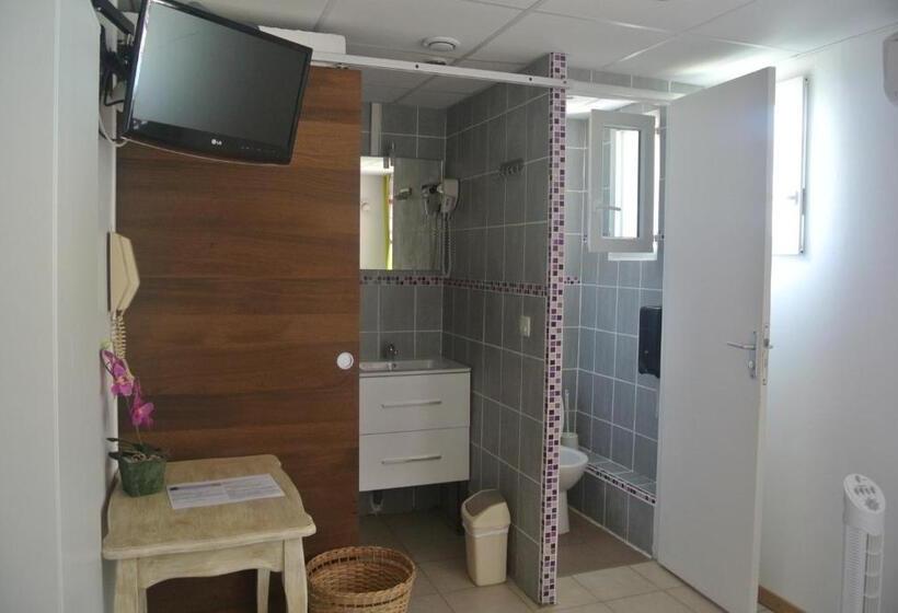 Номер Комфорт, Hôtel Les Mimosas