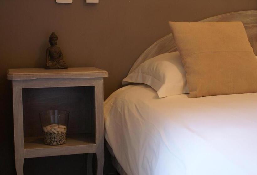 Номер Стандарт Трехместный, Le Petit Manoir Logis