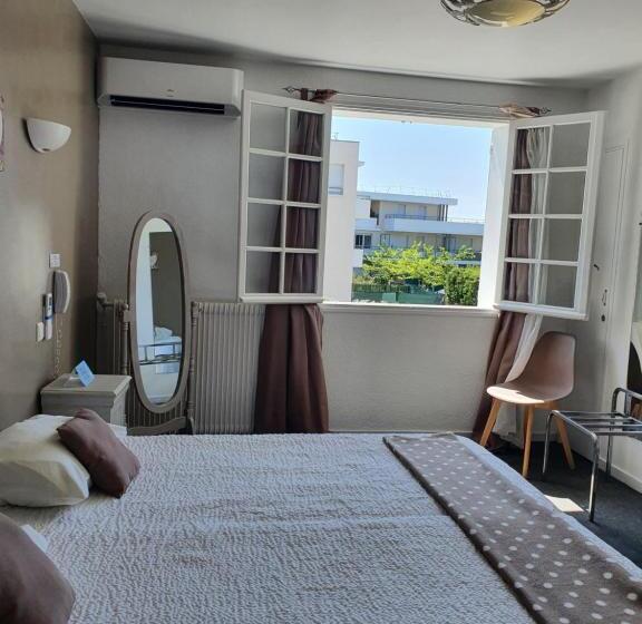 Номер Стандарт Трехместный, Le Petit Manoir Logis