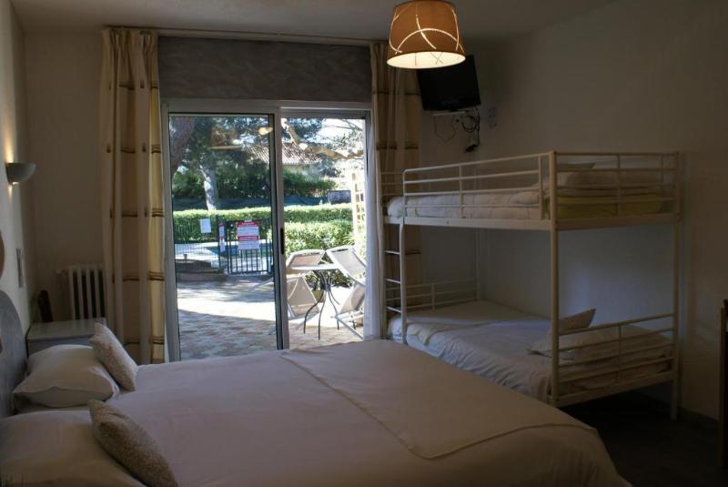 Четырехместный Номер Стандарт, Le Petit Manoir Logis