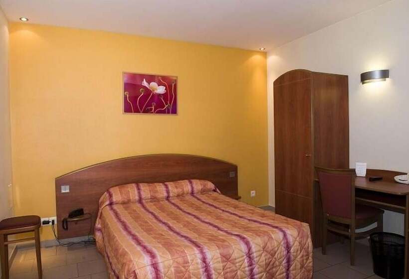 Номер Стандарт Индивидуальный, Logis Hôtel   Les Paturelles
