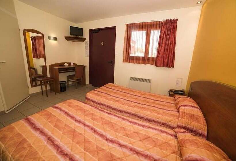 Четырехместный Номер Стандарт, Logis Hôtel   Les Paturelles