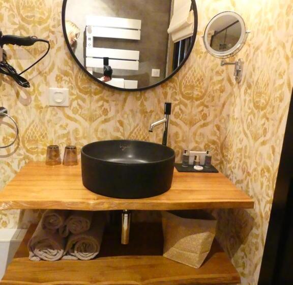 Номер Deluxe, Le Chapeau Rouge