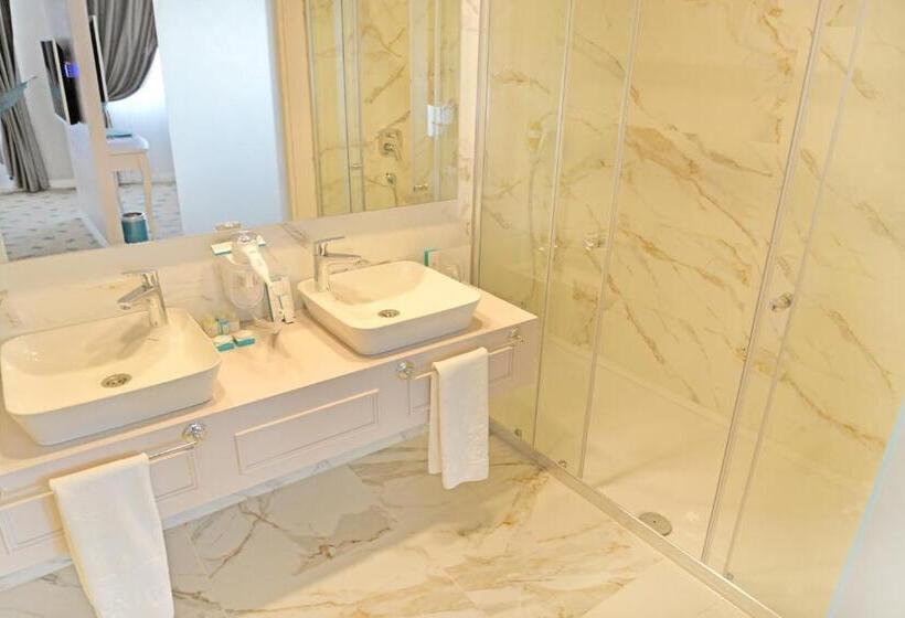 Люкс Вид на Бассейн, Adempi̇ra Termal&spa