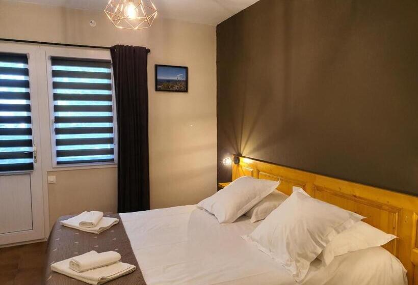 Номер Стандарт, Logis Hôtel Restaurant L Escarbille