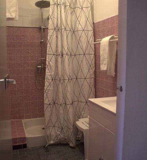 Номер Стандарт Трехместный, Logis Hôtel Le Clement V