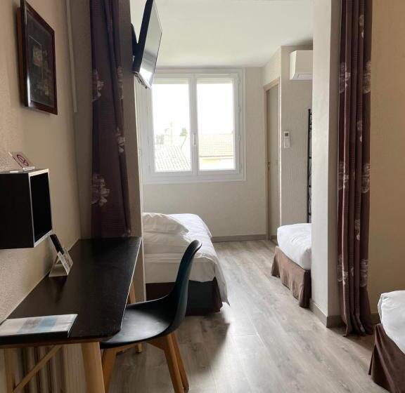 Четырехместный Номер Стандарт, Logis Hôtel Le Clement V