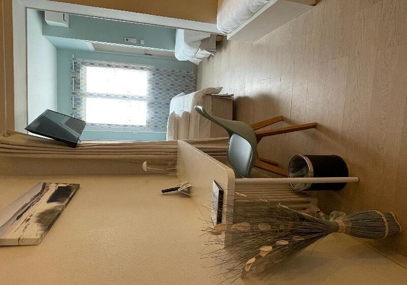 Четырехместный Номер Стандарт, Logis Hôtel Le Clement V
