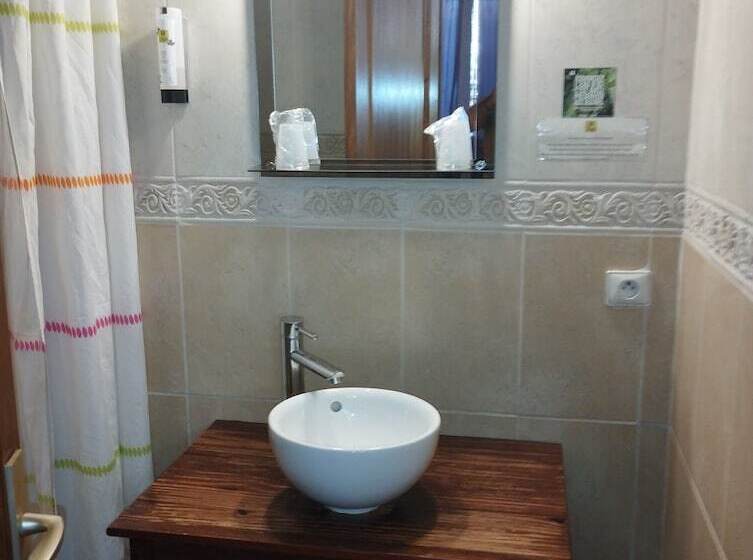 Номер Стандарт, Logis Hotel Restaurant L Esquielle