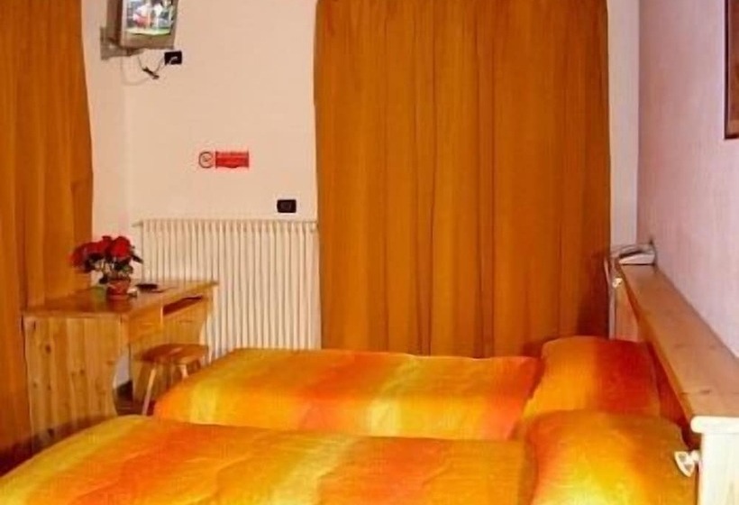 اتاق استاندارد سه نفره, Savoia Debili