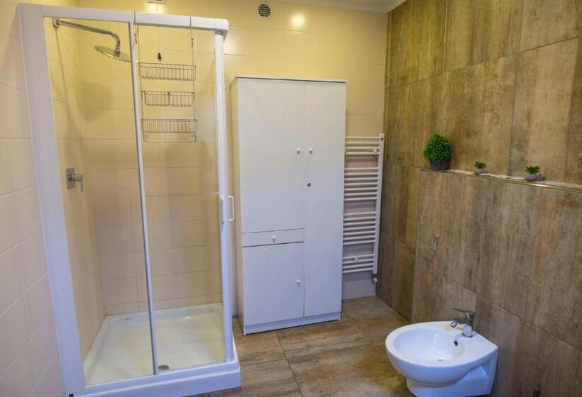 اتاق خانوادگی, B&b Il Bacio
