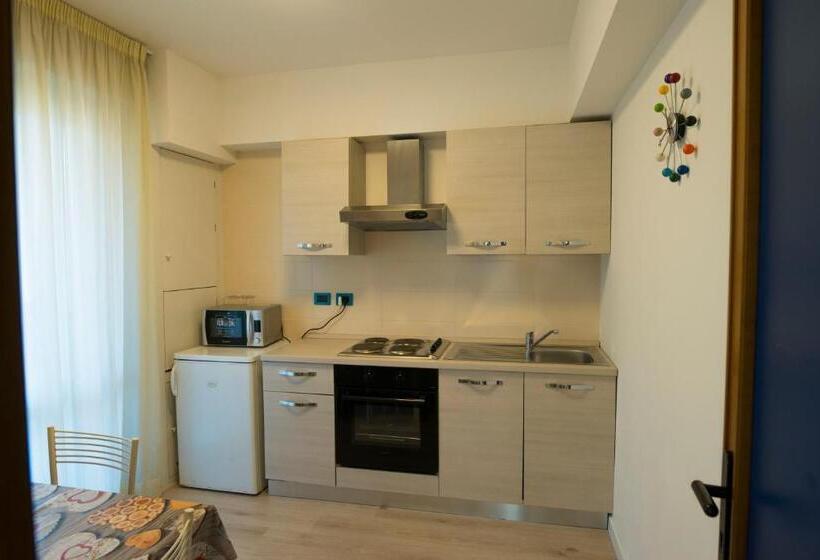 اتاق خانوادگی, B&b Il Bacio