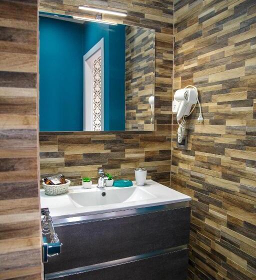 اتاق لوکس چهار تخته, Home Syrakos B&b