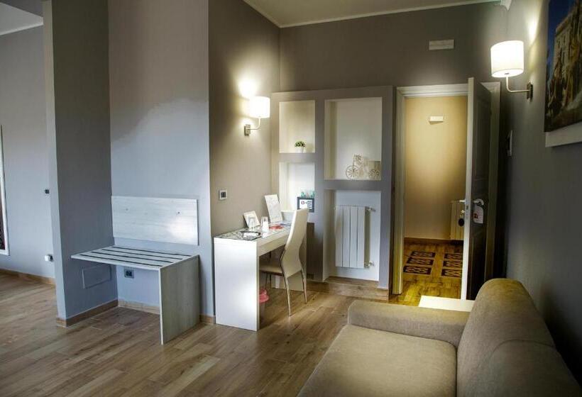 اتاق لوکس چهار تخته, Home Syrakos B&b
