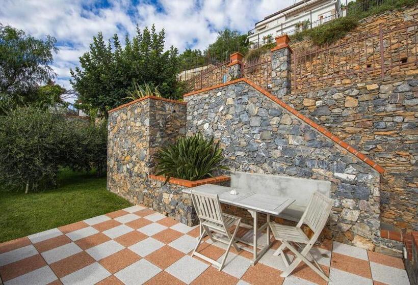 ویلای 1 خوابه, La Sterlizia Di Santa Croce