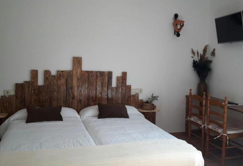 Четырехместный Номер Стандарт, Hostal Casa Barcelo