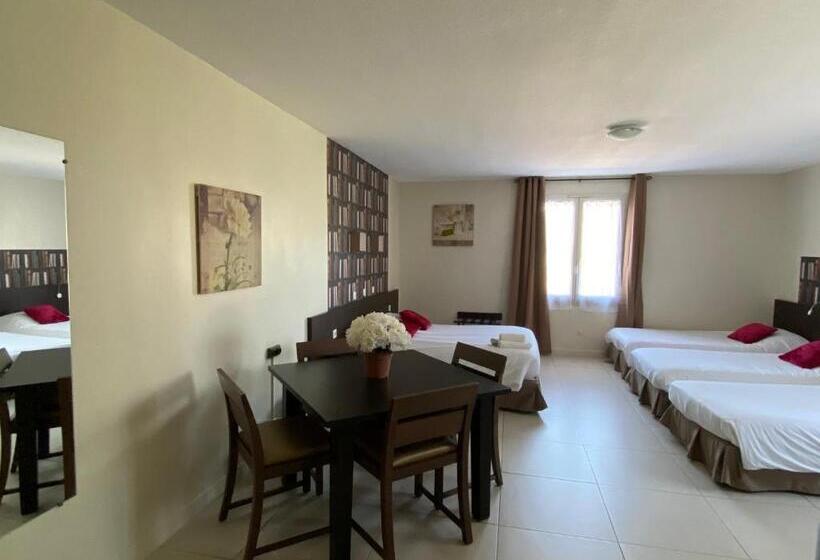 Четырехместный Номер Стандарт, Logis Hostellerie De L Abbaye