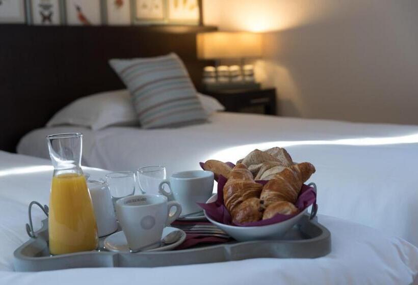 Апартаменты 2 Спальни, Logis Hostellerie De L Abbaye