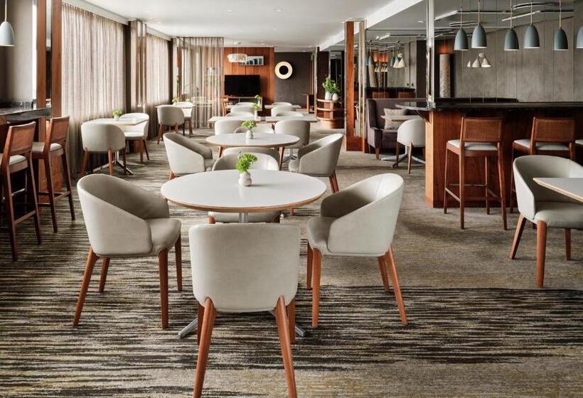 سوئیت اجرایی با تخت کینگ, The Westin Warsaw