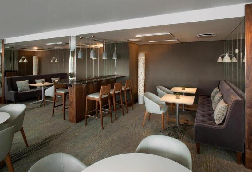 سوئیت اجرایی با تخت کینگ, The Westin Warsaw
