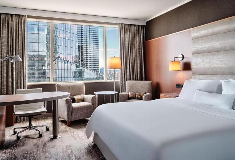 سوئیت اجرایی با تخت کینگ, The Westin Warsaw