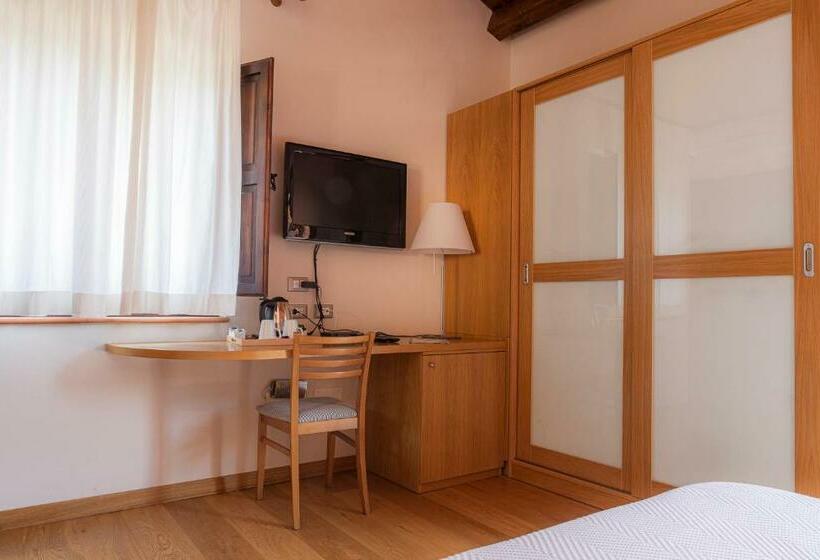 Номер Superior, Casena Mongerrati