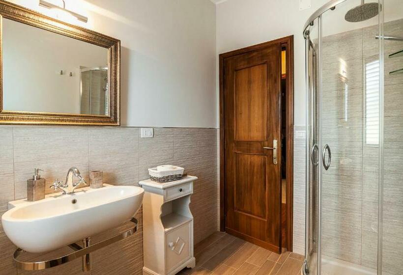 اتاق استاندارد با بالکن و چشم‌انداز دریا, Villa Olga B&b