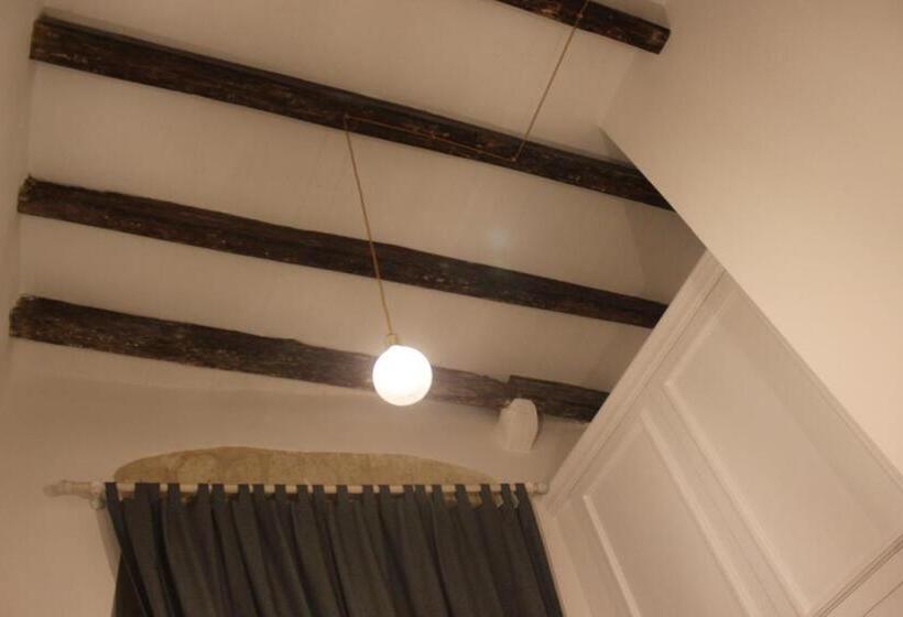 اتاق استاندارد سه نفره, B&b Dei Cardinale