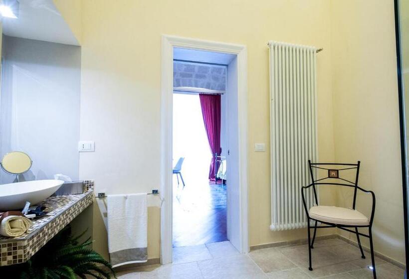 اتاق لوکس با بالکن, Turenum Apartment B&b