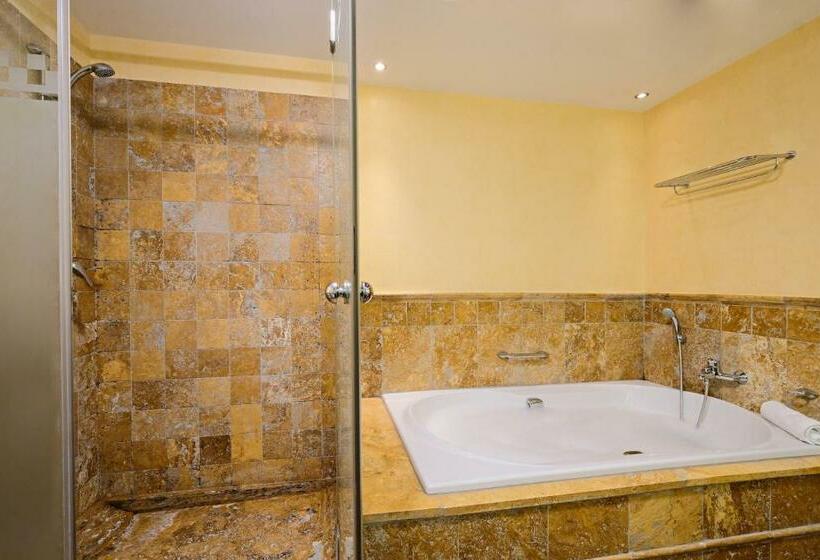 Трехместный Номер Стандарт Вид на Бассейн, Envia Almeria Spa & Golf