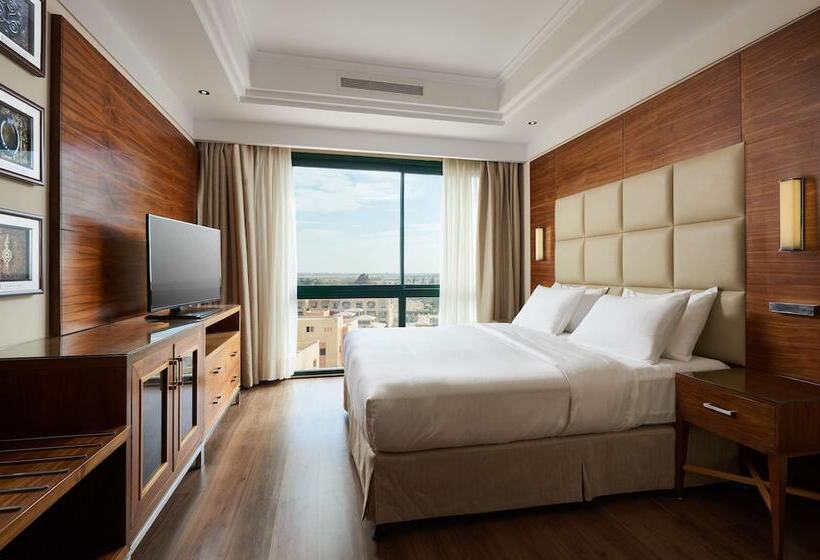 غرفة تنفيذية, Hilton Pyramids Golf