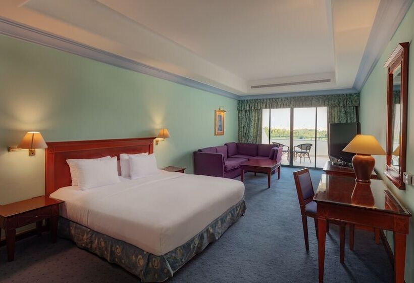 غرفة تنفيذية, Hilton Pyramids Golf
