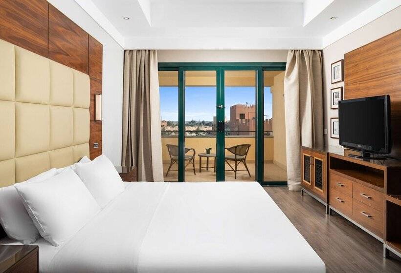 جناح إدارى, Hilton Pyramids Golf