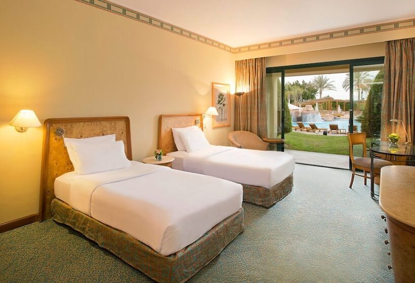 غرفة قياسية, Hilton Pyramids Golf