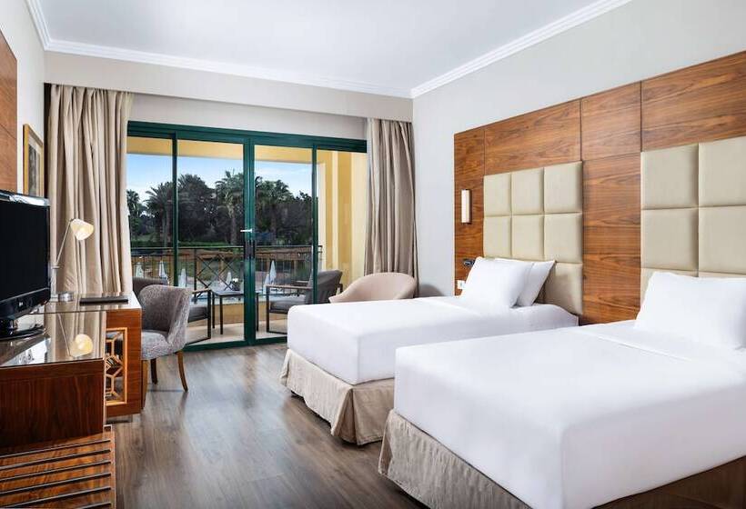 غرفة قياسية, Hilton Pyramids Golf