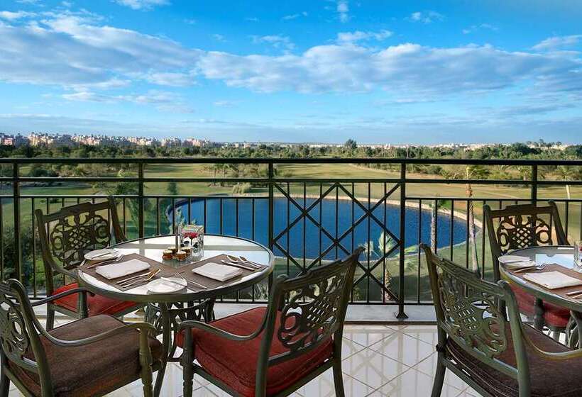 غرفة تنفيذية, Hilton Pyramids Golf
