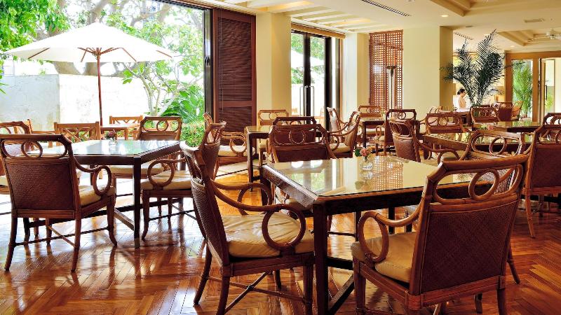 سوئیت اجرایی با تخت کینگ, The Naha Terrace