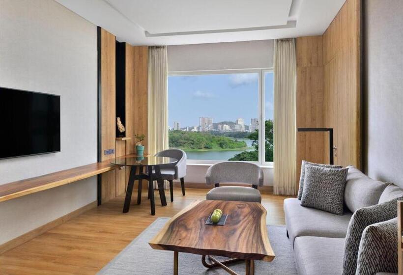 Люкс Кровать Кинг, The Westin Mumbai Powai Lake