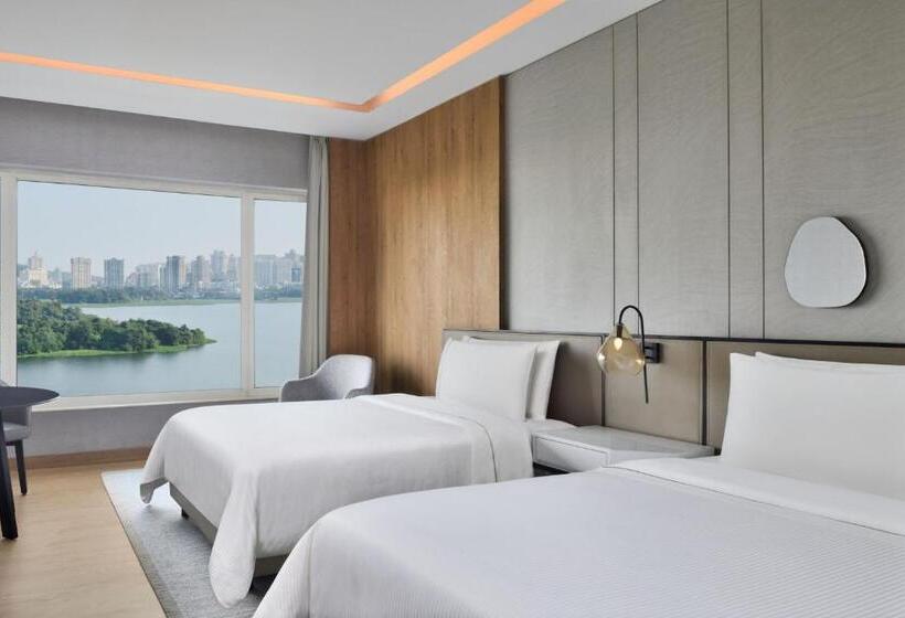 Номер Стандарт 2 Двуспальные Кровати, The Westin Mumbai Powai Lake