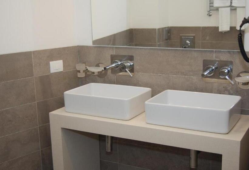 سوییت, National Park Hotel & Spa