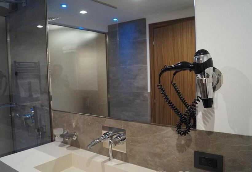 اتاق استاندارد سه نفره, National Park Hotel & Spa
